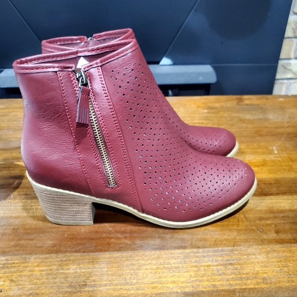 New Journee Melenie Booties New w/Dust bags Burgundy Wine  Women's 8.5 - Picture 1 of 9